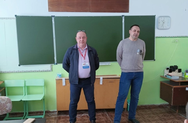 По инициативе отдела по социальной политике районной администрации прошла встреча с участником СВО. По инициативе отдела по социальной политике районной администрации прошла встреча с участником СВО.