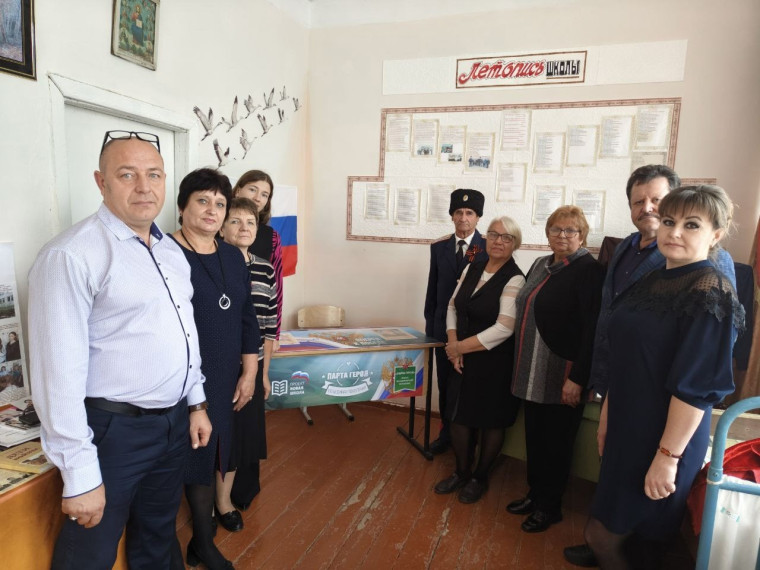 Отдел соцполитики районной администрации: состоялось торжественное открытие "Парты Героя". Отдел соцполитики районной администрации: состоялось торжественное открытие "Парты Героя".
