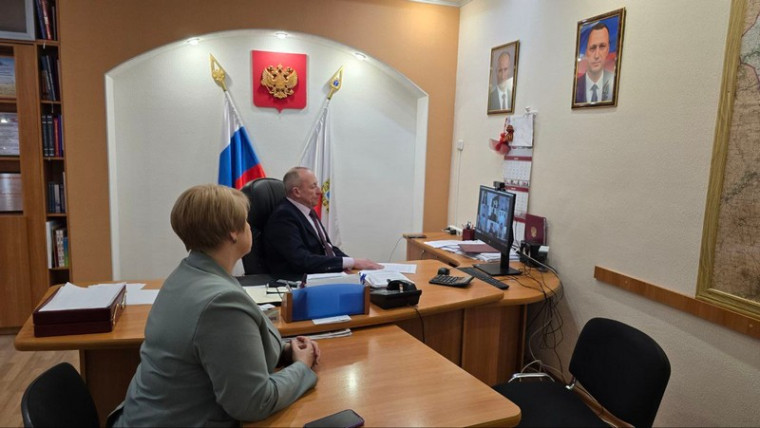 Александр Зотов принимает участие в совещании по стационарным объектам. Александр Зотов принимает участие в совещании по стационарным объектам.