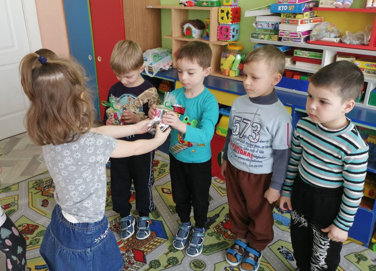 Поздравляем вас, мальчишки. Поздравляем вас, мальчишки.