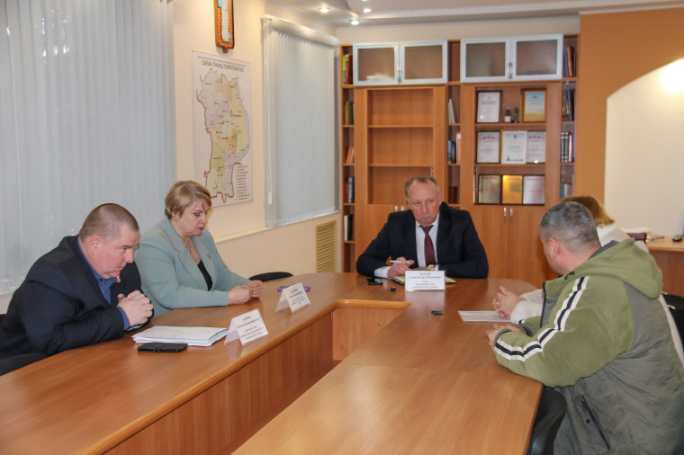 Глава района Александр Зотов провёл очередной личный приём граждан. Глава района Александр Зотов провёл очередной личный приём граждан.