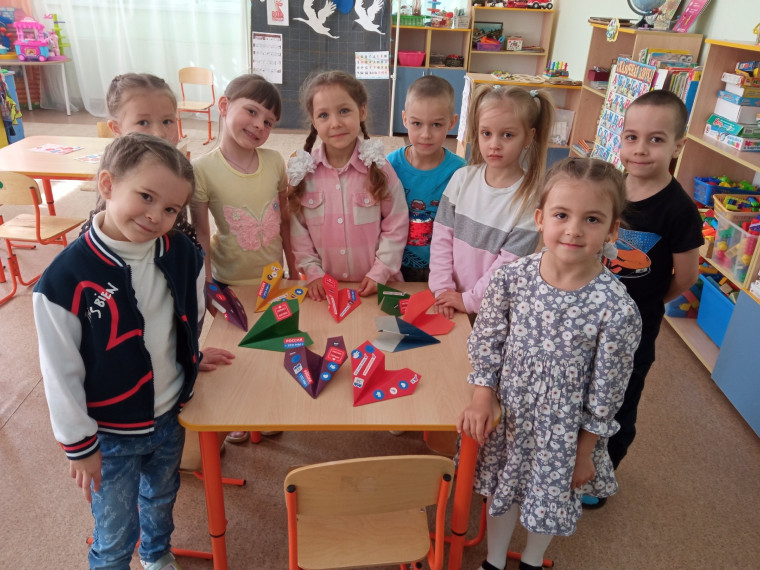 Самолет в технике оригами. Самолет в технике оригами.