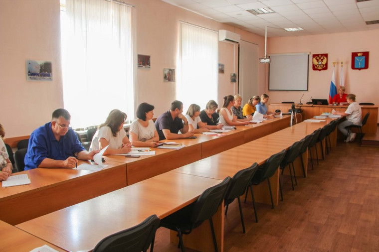 В Красноармейске прошло заседание комиссии по делам несовершеннолетних и защите их прав. В Красноармейске прошло заседание комиссии по делам несовершеннолетних и защите их прав.