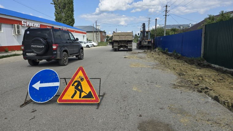 В Красноармейске продолжаются работы по улучшению пешеходной инфраструктуры в рамках региональной программы губернатора Романа Бусаргина. В Красноармейске продолжаются работы по улучшению пешеходной инфраструктуры в рамках региональной программы губернатора Романа Бусаргина.