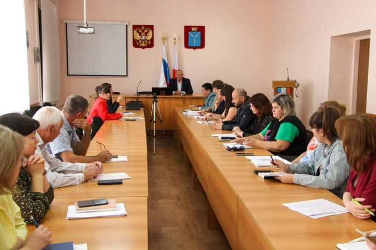 Александр Зотов провел рабочее совещание по поддержке семей участников СВО. Александр Зотов провел рабочее совещание по поддержке семей участников СВО.