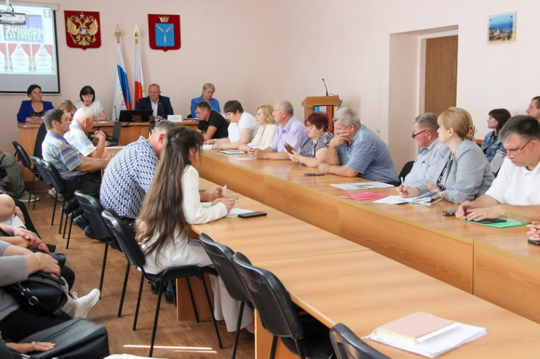 В зале заседаний районной администрации прошло собрание постоянно действующего совещания. В зале заседаний районной администрации прошло собрание постоянно действующего совещания.