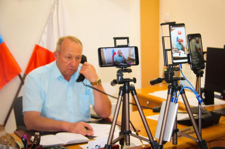 Глава района Александр Зотов проведёт очередную «Прямую линию». Глава района Александр Зотов проведёт очередную «Прямую линию».