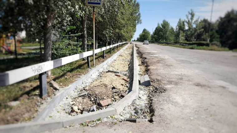 Продолжается ремонт тротуаров на территории г. Красноармейска. Продолжается ремонт тротуаров на территории г. Красноармейска.