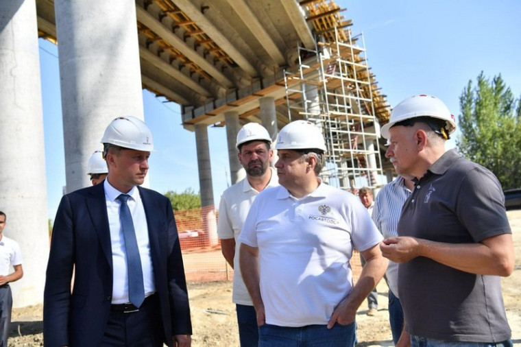 Саратовскую область с рабочим визитом посетил руководитель Федерального дорожного агентства Роман Новиков. Саратовскую область с рабочим визитом посетил руководитель Федерального дорожного агентства Роман Новиков.