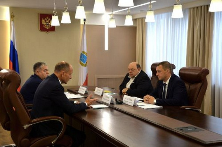 Врио Губернатора Роман Бусаргин встретился с главным внештатным специалистом-онкологом Департамента здравоохранения г. Москвы Игорем Хатьковым. Врио Губернатора Роман Бусаргин встретился с главным внештатным специалистом-онкологом Департамента здравоохранения г. Москвы Игорем Хатьковым.
