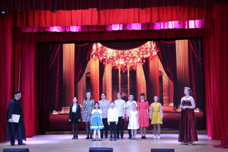 Сегодня в зрительном зале Районного Дворца культуры г. Красноармейск прошёл праздничный концерт, посвящённый Дню работника культуры.
