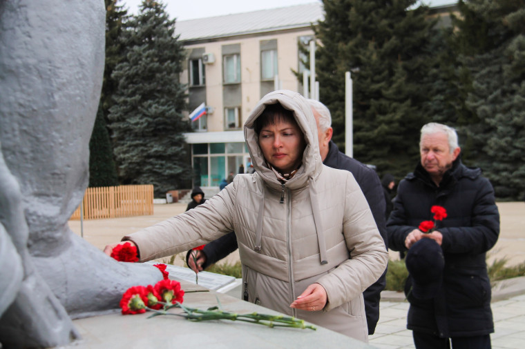Фото памятного мероприятия, посвященного Дню неизвестного солдата.