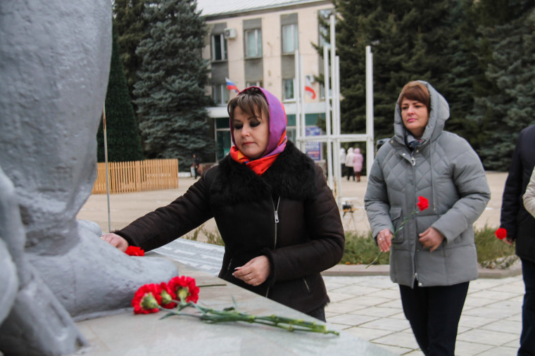 Фото памятного мероприятия, посвященного Дню неизвестного солдата.