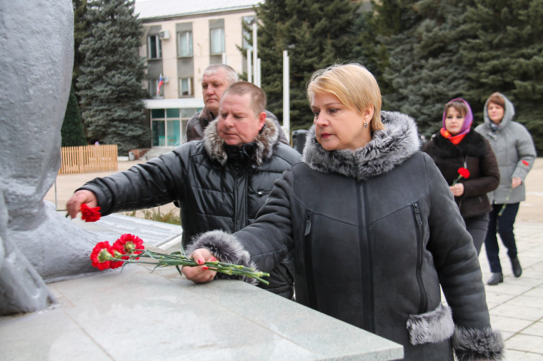 Фото памятного мероприятия, посвященного Дню неизвестного солдата.
