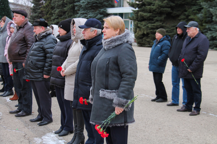 Фото памятного мероприятия, посвященного Дню неизвестного солдата.