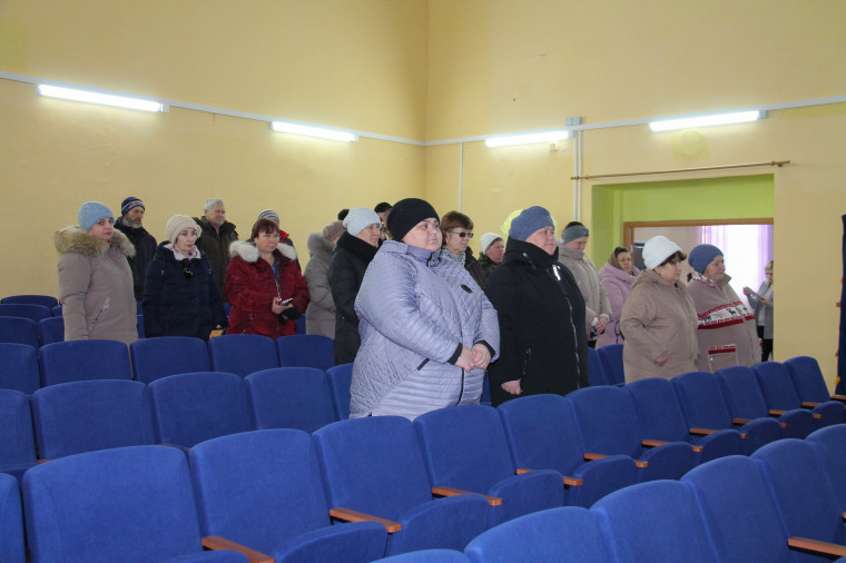 Глава района Александр Зотов провёл встречу с жителями села Нижняя Банновка.